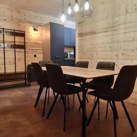 Chalet Le Lys Martagon En Chartreuse شاليه